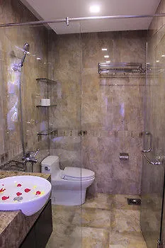 Отель Gold Ocean Apartments Нячанг