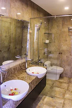 Отель Gold Ocean Apartments Нячанг