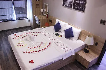Gold Ocean Apartments Нячанг