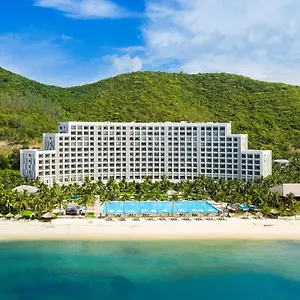 Vinpearl & Bay Semesteranläggning (resort)